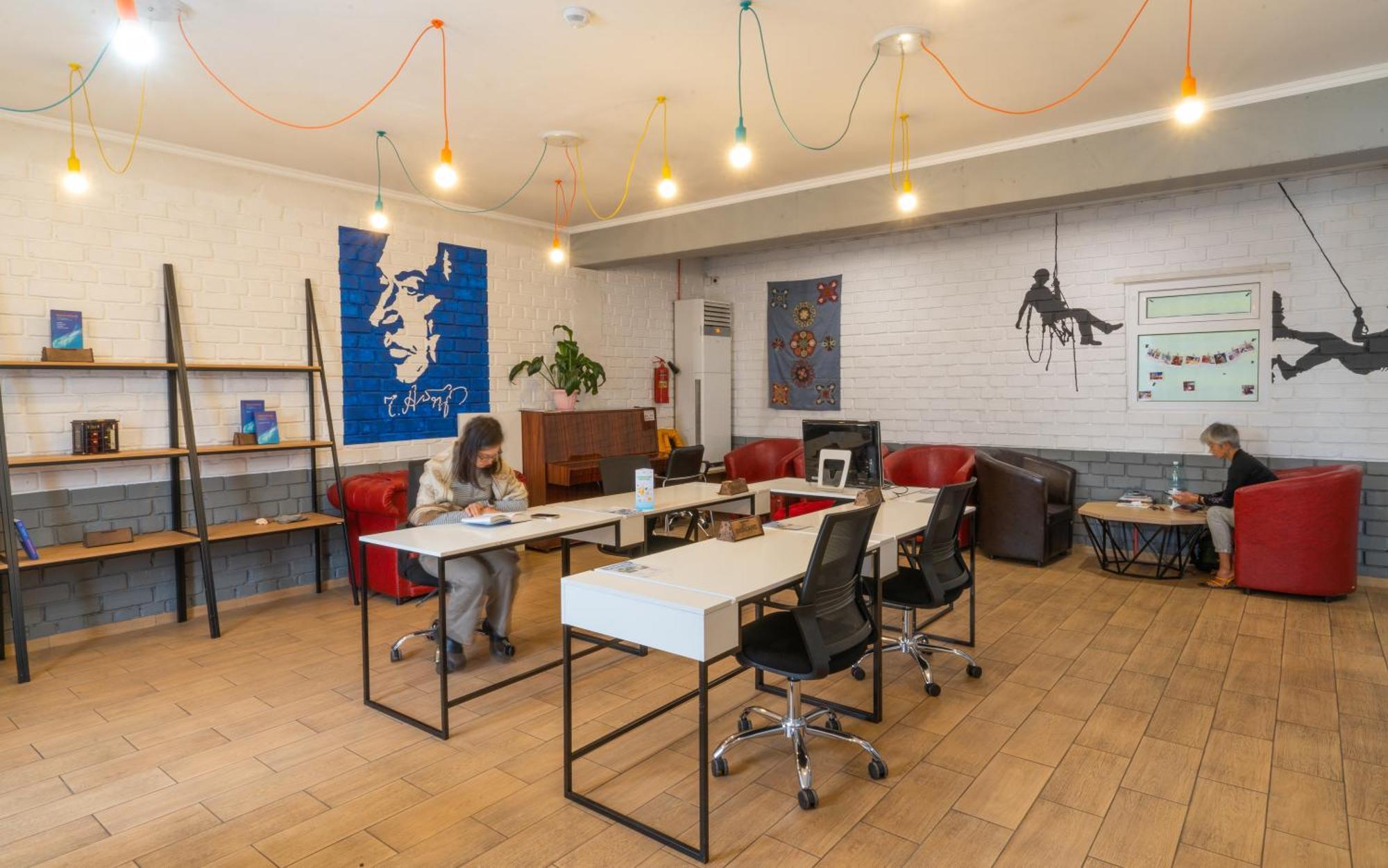 Ololofreelander Hostel&Coworking Bishkek Luaran gambar