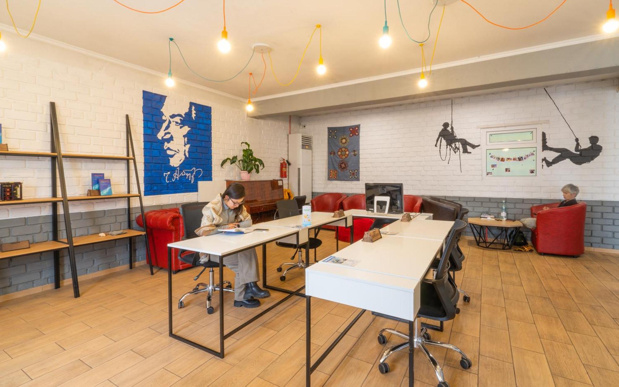 Ololofreelander Hostel&Coworking Bishkek Luaran gambar
