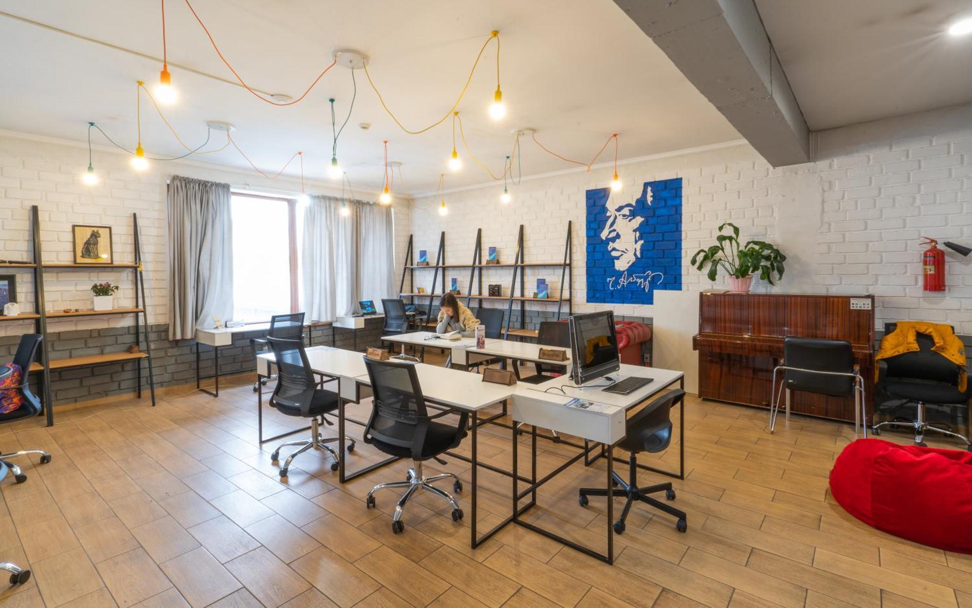 Ololofreelander Hostel&Coworking Bishkek Luaran gambar